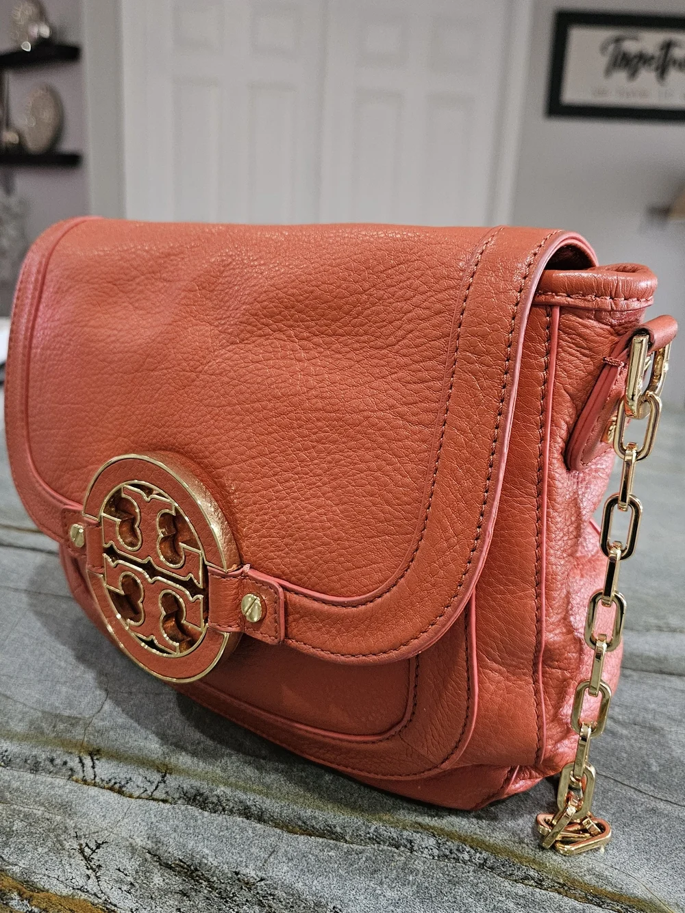 Tory Burch Amanda Logo Clutch Crossbody Coral Pebbled Leather Gold Chain